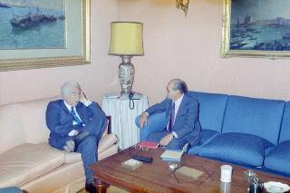 Il Presidente della Repubblica Francesco Cossiga riceve in udienza Giovanni Russo, per presentare il suo libro "Flaianide"