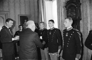 Incontro con una delegazione di allievi dell'Accademia militare di Modena, in servizio di Guardia d'Onore al Palazzo del Quirinale