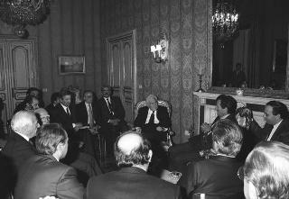 Incontro del Presidente della Repubblica Francesco Cossiga con Armando Sarti, presidente dell'Associazione nazionale dei certificatori e revisori degli enti locali, con una delegazione di partecipanti alla 1^ Assemblea nazionale dell'ANCREL