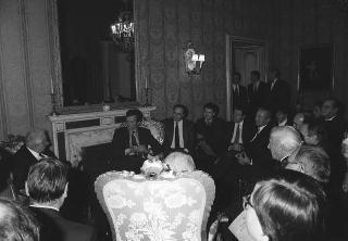Incontro del Presidente della Repubblica Francesco Cossiga con Armando Sarti, presidente dell'Associazione nazionale dei certificatori e revisori degli enti locali, con una delegazione di partecipanti alla 1^ Assemblea nazionale dell'ANCREL
