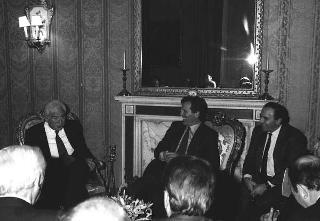 Incontro del Presidente della Repubblica Francesco Cossiga con Armando Sarti, presidente dell'Associazione nazionale dei certificatori e revisori degli enti locali, con una delegazione di partecipanti alla 1^ Assemblea nazionale dell'ANCREL