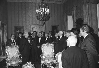 Incontro del Presidente della Repubblica Francesco Cossiga con Armando Sarti, presidente dell'Associazione nazionale dei certificatori e revisori degli enti locali, con una delegazione di partecipanti alla 1^ Assemblea nazionale dell'ANCREL