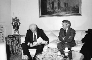 Il Presidente della Repubblica Francesco Cossiga riceve in udienza Ricardo Levi, direttore del nuovo quotidiano "L'Indipendente", con John Wyless, capo della redazione romana