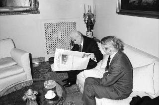 Il Presidente della Repubblica Francesco Cossiga riceve in udienza Ricardo Levi, direttore del nuovo quotidiano "L'Indipendente", con John Wyless, capo della redazione romana