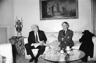 Il Presidente della Repubblica Francesco Cossiga riceve in udienza Ricardo Levi, direttore del nuovo quotidiano "L'Indipendente", con John Wyless, capo della redazione romana