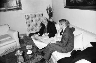 Il Presidente della Repubblica Francesco Cossiga riceve in udienza Ricardo Levi, direttore del nuovo quotidiano "L'Indipendente", con John Wyless, capo della redazione romana
