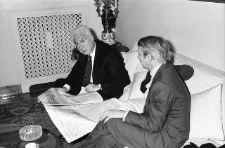 Il Presidente della Repubblica Francesco Cossiga riceve in udienza Ricardo Levi, direttore del nuovo quotidiano "L'Indipendente", con John Wyless, capo della redazione romana