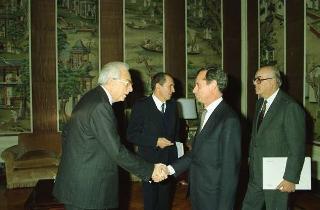 Incontro del Presidente della Repubblica Francesco Cossiga con Gianluigi Tosato, presidente della ERICSON FATME, con alcuni dirigenti della Società