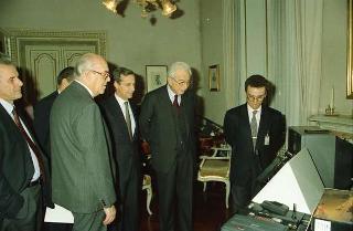 Incontro del Presidente della Repubblica Francesco Cossiga con Gianluigi Tosato, presidente della ERICSON FATME, con alcuni dirigenti della Società