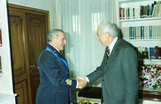 Il Presidente della Repubblica Francesco Cossiga riceve il Generale di Squadra Aerea Giorgio Santucci, ispettore delle Forze aeree per la visita di congedo