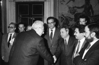Il Presidente della Repubblica Francesco Cossiga riceve in udienza Enzo Mattina, con alcuni sindaci della provincia di Salerno e Antonio Innamorato