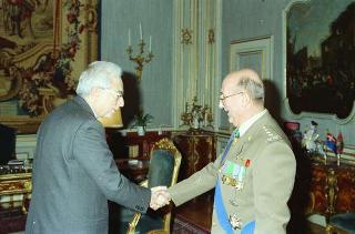 Il Presidente della Repubblica Francesco Cossiga riceve la visita di congedo del Generale di Corpo d'armata Sergio Onnis