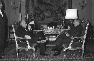 Il Presidente della Repubblica Francesco Cossiga riceve Enrico Manca, presidente della RAI per la visita di congedo