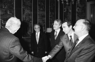 Il Presidente della Repubblica Francesco Cossiga incontra 
Enzo Berlanda, presidente della CONSOB, con i componenti della nuova Commissione