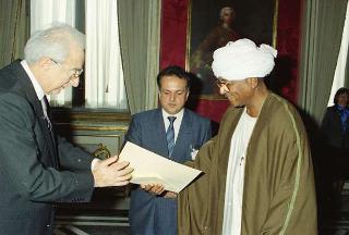 Il Presidente della Repubblica Francesco Cossiga riceve Abdalla Mohamed Ahmed Hassan, nuovo ambasciatore della Repubblica del Sudan