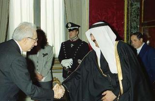 Il Presidente della Repubblica Francesco Cossiga riceve Yousef A. Bobesheat Al Subeai, nuovo ambasciatore dello Stato del Qatar: presentazione lettere credenziali