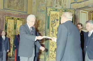 Il Presidente della Repubblica Francesco Cossiga riceve Rodolfo Aleman Zubieta, nuovo ambasciatore della Repubblica di Panama per la presentazione lettere credenziali