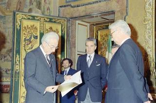 Il Presidente della Repubblica Francesco Cossiga riceve Ivica Mastruko, nuovo ambasciatore della Repubblica di Croazia per la presentazione lettere credenziali