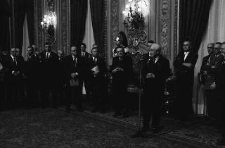 Giulio Andreotti, presidente del Consiglio dei ministri, con esponenti dell'AGIS, giuria e vincitori della 7^ edizione dei premi "Italo Gemini" per lo spettacolo italiano