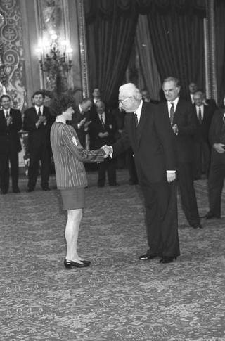 Incontro del Presidente della Repubblica Francesco Cossiga con Arrigo Gattai, presidente del CONI, con gli atleti, i tecnici e i dirigenti che hanno partecipato ai XVI Giochi Olimpici invernali di Albertville