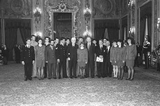 Incontro del Presidente della Repubblica Francesco Cossiga con Arrigo Gattai, presidente del CONI, con gli atleti, i tecnici e i dirigenti che hanno partecipato ai XVI Giochi Olimpici invernali di Albertville