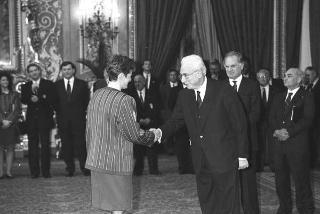 Incontro del Presidente della Repubblica Francesco Cossiga con Arrigo Gattai, presidente del CONI, con gli atleti, i tecnici e i dirigenti che hanno partecipato ai XVI Giochi Olimpici invernali di Albertville