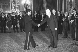 Incontro del Presidente della Repubblica Francesco Cossiga con Arrigo Gattai, presidente del CONI, con gli atleti, i tecnici e i dirigenti che hanno partecipato ai XVI Giochi Olimpici invernali di Albertville