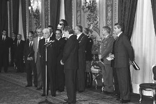 Incontro del Presidente della Repubblica Francesco Cossiga con Arrigo Gattai, presidente del CONI, con gli atleti, i tecnici e i dirigenti che hanno partecipato ai XVI Giochi Olimpici invernali di Albertville