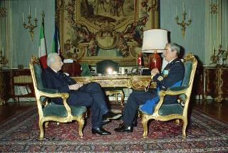 Incontro del Presidente della Repubblica Francesco Cossiga con il 
Generale della Squadra Aerea Oreste Gargioli, nuovo presidente del Consiglio Superiore delle Forze Armate