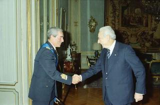Incontro del Presidente della Repubblica Francesco Cossiga con il 
Generale della Squadra Aerea Oreste Gargioli, nuovo presidente del Consiglio Superiore delle Forze Armate