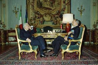 Il Presidente della Repubblica Francesco Cossiga riceve l'Ammiraglio di Squadra Angelo Mariani, nuovo Comandante in capo della Squadra Navale