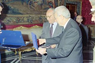 Cerimonia di conferimento del titolo di "appuntato onorario" del Reggimento carabinieri guardie della Repubblica al Presidente della Repubblica