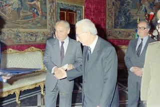 Cerimonia di conferimento del titolo di "appuntato onorario" del Reggimento carabinieri guardie della Repubblica al Presidente della Repubblica