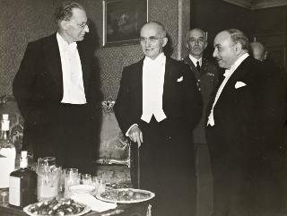 Il Presidente della Repubblica Luigi Einaudi con Alcide De Gasperi al Teatro dell'Opera in Roma