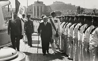 Il Presidente della Repubblica Luigi Einaudi con la moglie Ida a bordo dell'Andrea Doria