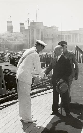 Il Presidente della Repubblica Luigi Einaudi con la moglie Ida a bordo dell'Andrea Doria