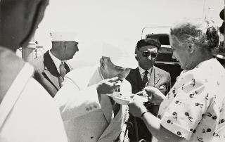Il Presidente della Repubblica Luigi Einaudi con la moglie Ida a bordo dell'Andrea Doria