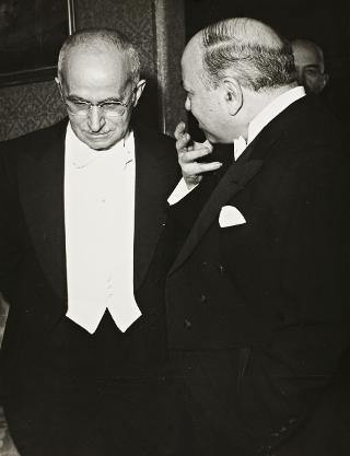 Il Presidente della Repubblica Luigi Einaudi con la moglie Ida a Teatro a Roma