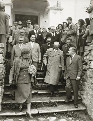 Intervento del Presidente della Repubblica Luigi Einaudi e della moglie Ida all'inaugurazione dalla nuova strada Ollomont - Gracier.