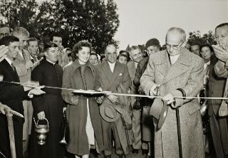 Intervento del Presidente della Repubblica Luigi Einaudi e della moglie Ida all'inaugurazione dalla nuova strada Ollomont - Gracier.