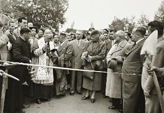 Intervento del Presidente della Repubblica Luigi Einaudi e della moglie Ida all'inaugurazione dalla nuova strada Ollomont - Gracier.