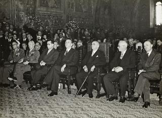 Intervento del Presidente della Repubblica Luigi Einaudi e della moglie Ida alla XLIV Riunione della Società Italiana per il Progresso delle Scienze (Perugia)