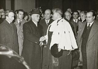 Intervento del Presidente della Repubblica Luigi Einaudi e della moglie Ida all'inaugurazione dell'Aula magna della restaurata sede della Università degli Studi di Torino