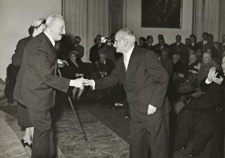 Intervento del Presidente della Repubblica Luigi Einaudi e della moglie Ida all'inaugurazione dell'Aula magna della restaurata sede della Università degli Studi di Torino
