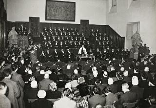 Intervento del Presidente della Repubblica Luigi Einaudi e della moglie Ida all'inaugurazione dell'Aula magna della restaurata sede della Università degli Studi di Torino