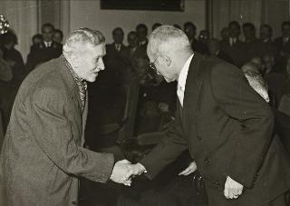 Intervento del Presidente della Repubblica Luigi Einaudi e della moglie Ida all'inaugurazione dell'Aula magna della restaurata sede della Università degli Studi di Torino