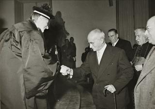 Intervento del Presidente della Repubblica Luigi Einaudi e della moglie Ida all'inaugurazione dell'Aula magna della restaurata sede della Università degli Studi di Torino