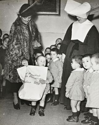 Visita di Ida Einaudi Pellegrini agli Istituti Sant'Antonio per gli orfani e San Giuseppe all'Isola per le bambine