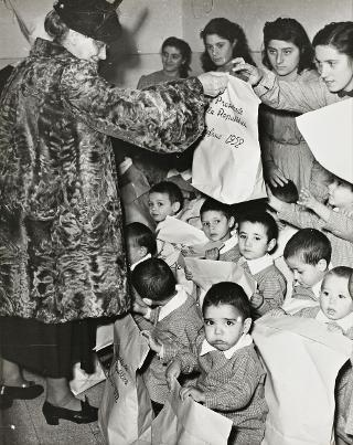 Visita di Ida Einaudi Pellegrini agli Istituti Sant'Antonio per gli orfani e San Giuseppe all'Isola per le bambine