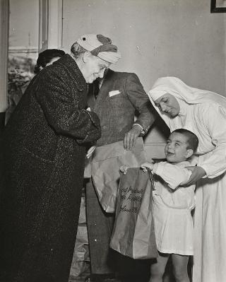 Visita di Ida Einaudi Pellegrini all'Ospedale Pausillipon (Napoli)